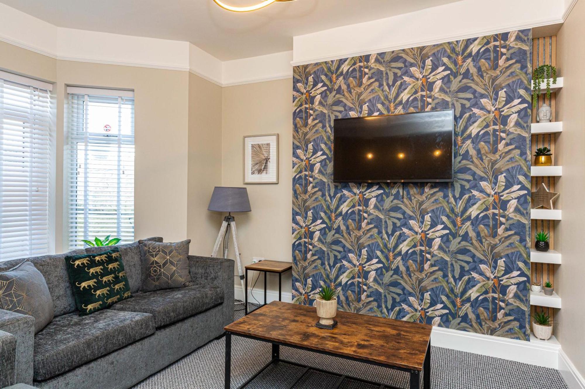 Beachfront Apartment 3 Bedrooms Sleeps 7 - Gateway To The Lake District - Newly Refurbished มอร์คัมบ์ ภายนอก รูปภาพ