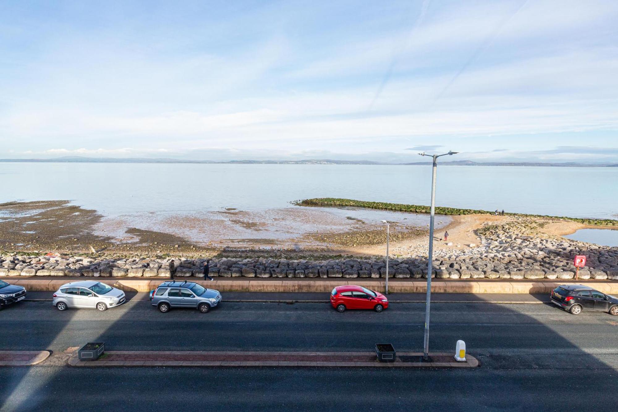 Beachfront Apartment 3 Bedrooms Sleeps 7 - Gateway To The Lake District - Newly Refurbished มอร์คัมบ์ ภายนอก รูปภาพ